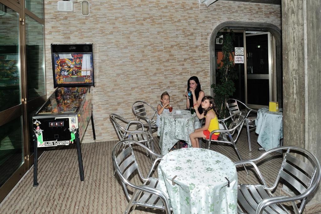 Hotel Lidia Alba Adriatica Exterior photo